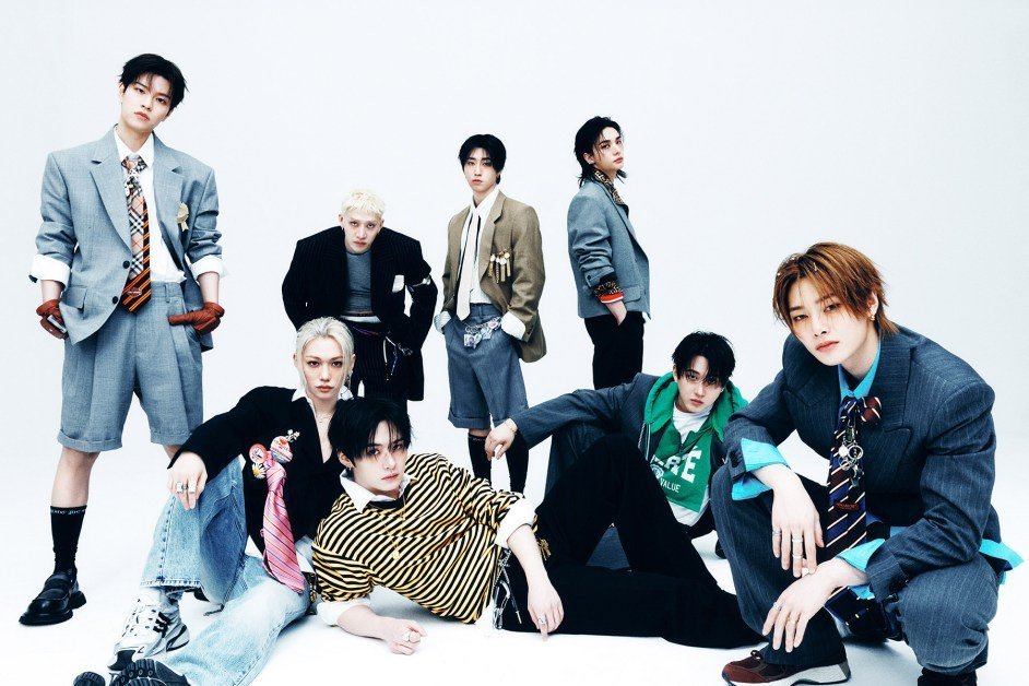 Stray Kids يواصلون كتابة التاريخ ويتصدرون Billboard 200 للمرة التاسعة - صورة مميزة Stray Kids يواصلون كتابة التاريخ ويتصدرون Billboard 200 للمرة التاسعة