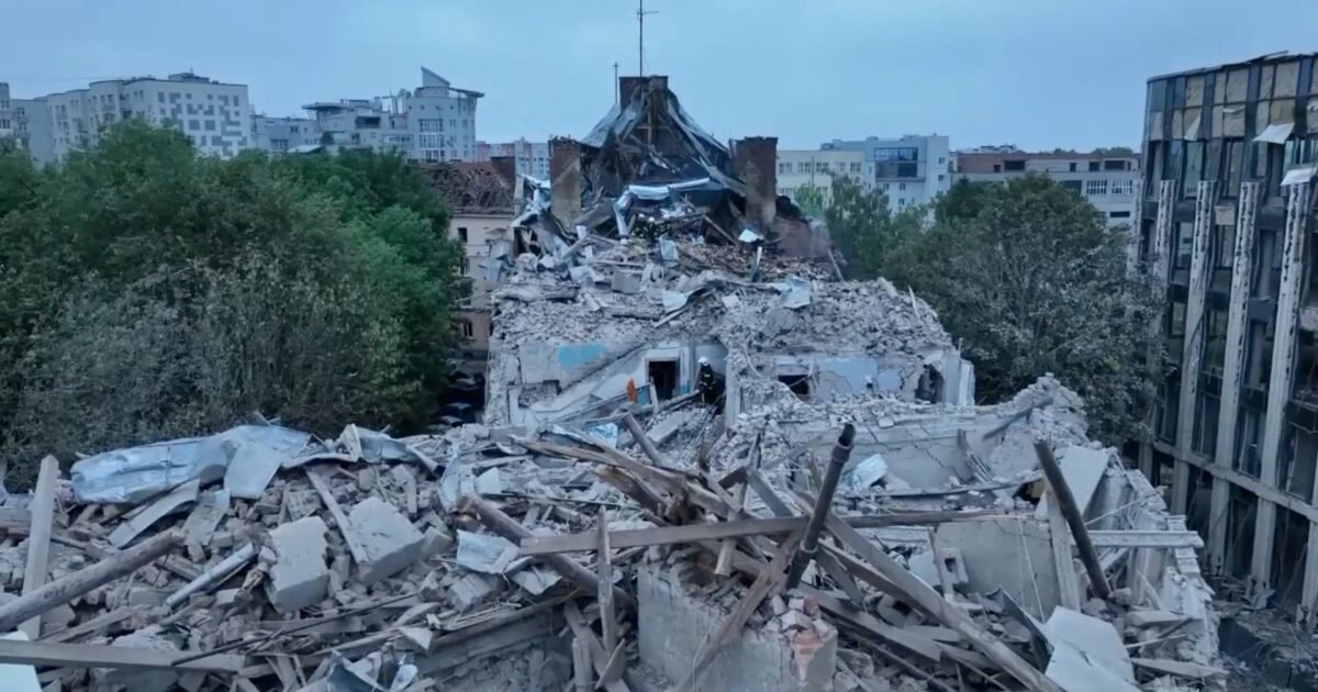 اقتراب الشتاء يرفع مخاطر استهداف شبكات الطاقة مع تصاعد قصف كييف - صورة مميزة اقتراب الشتاء يرفع مخاطر استهداف شبكات الطاقة مع تصاعد قصف كييف